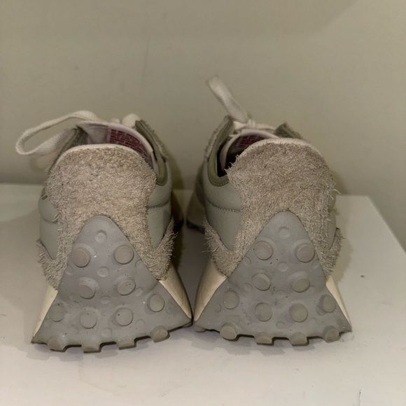 New Balance 327 Sneakers in Dark Olive - Picture 3 of 7